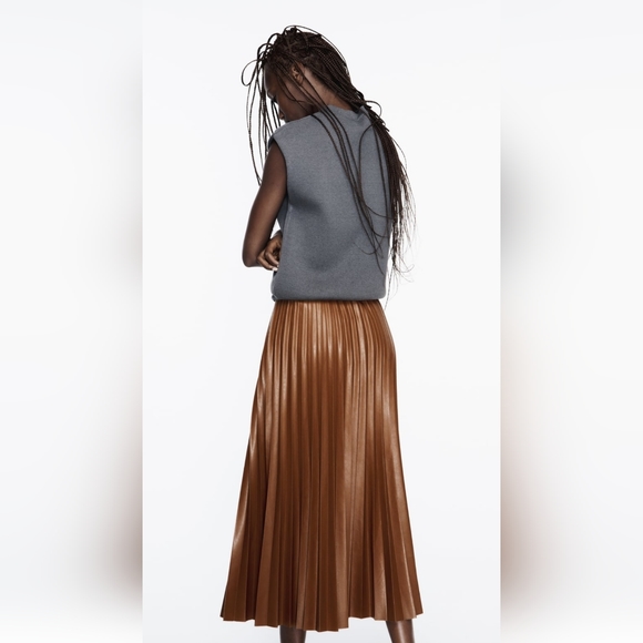 ZARA Pleated faux leather skirt - Picture 7 of 7